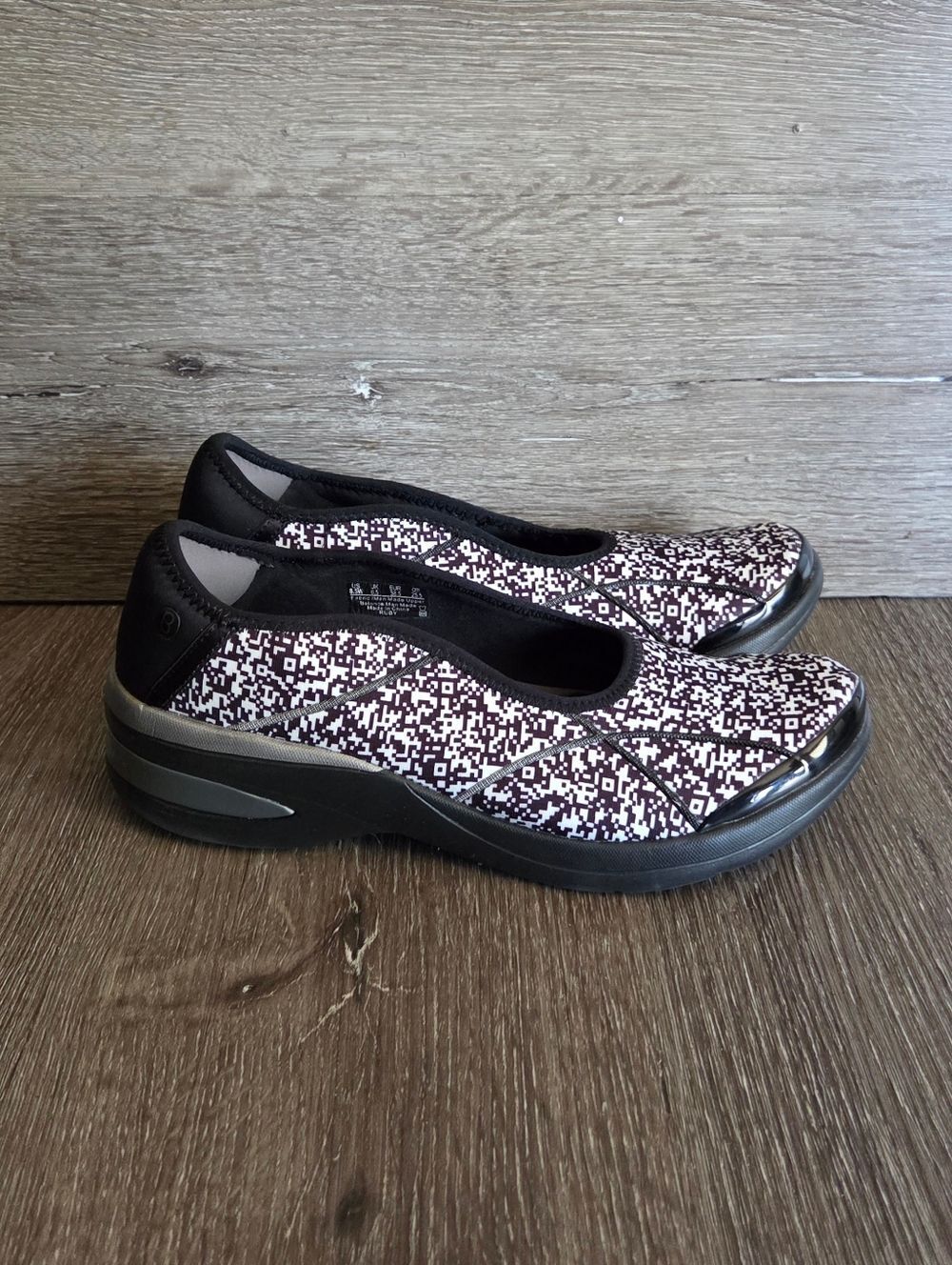 BZees "Ruby" Black/White Slip On Orthopedic Comfort Flats Sneakers Shoes Sz 8.5W